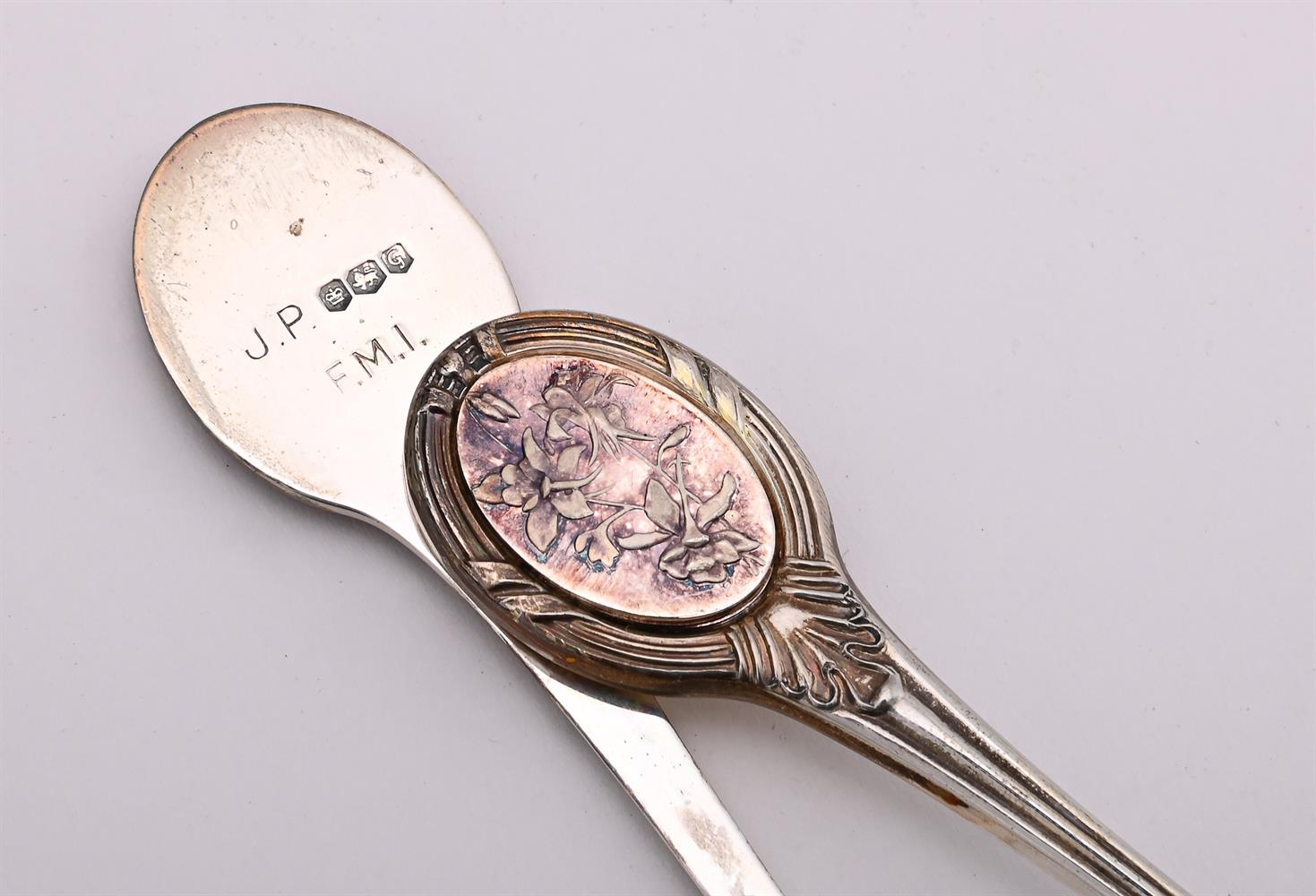 A CASED SET OF TWELVE SILVER TEA SPOONS - Image 3 of 3