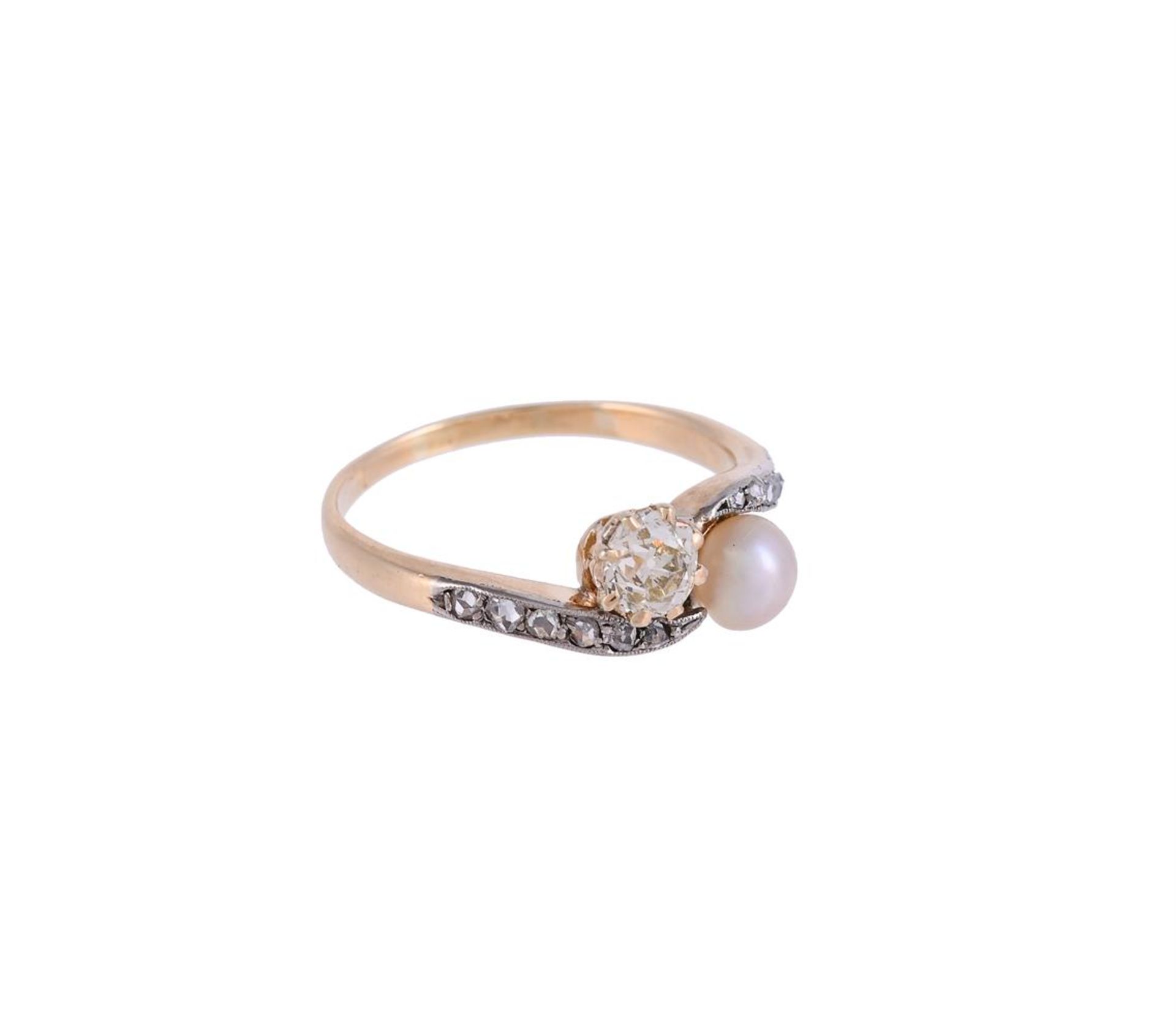 A DIAMOND AND PEARL TOI ET MOI RING - Image 2 of 2