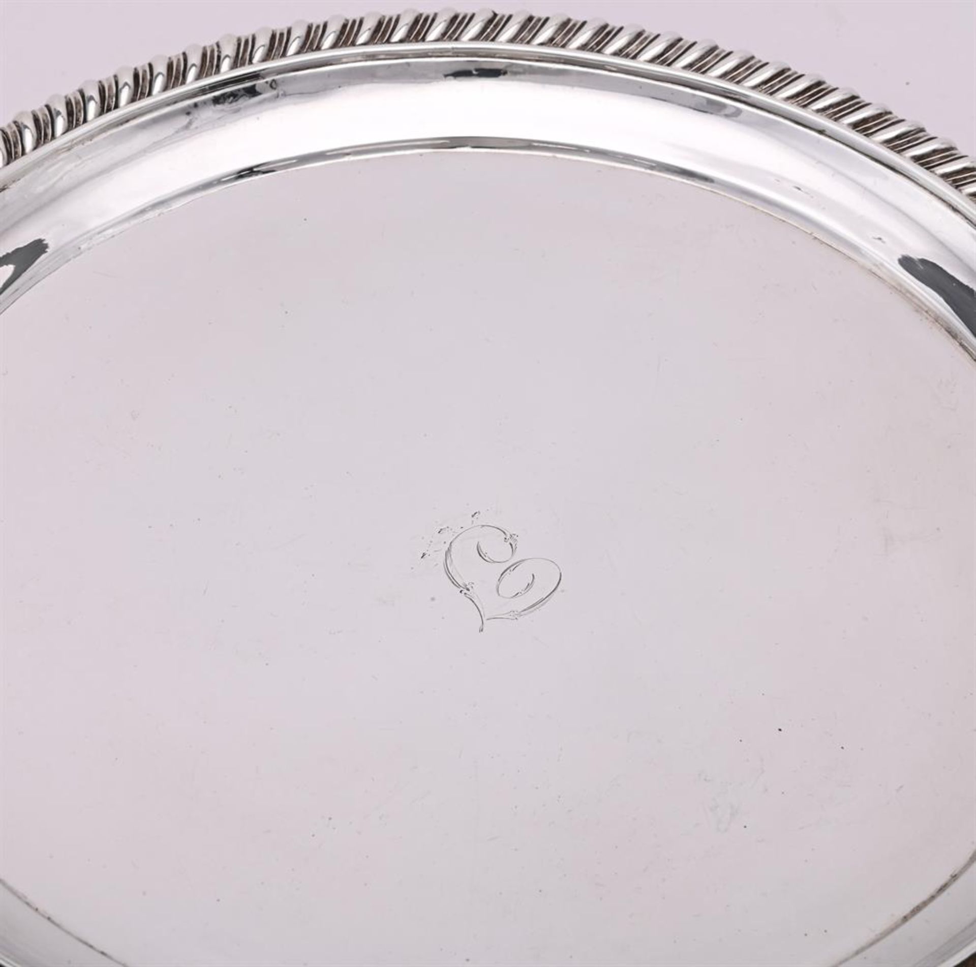 A WILLIAM IV SILVER CIRCULAR SALVER - Image 2 of 2