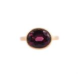 A SINGLE STONE GARNET RING, LONDON 2018