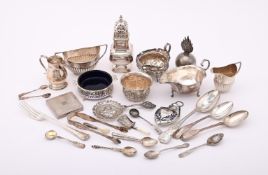 Y A COLLECTION OF SILVER ITEMS
