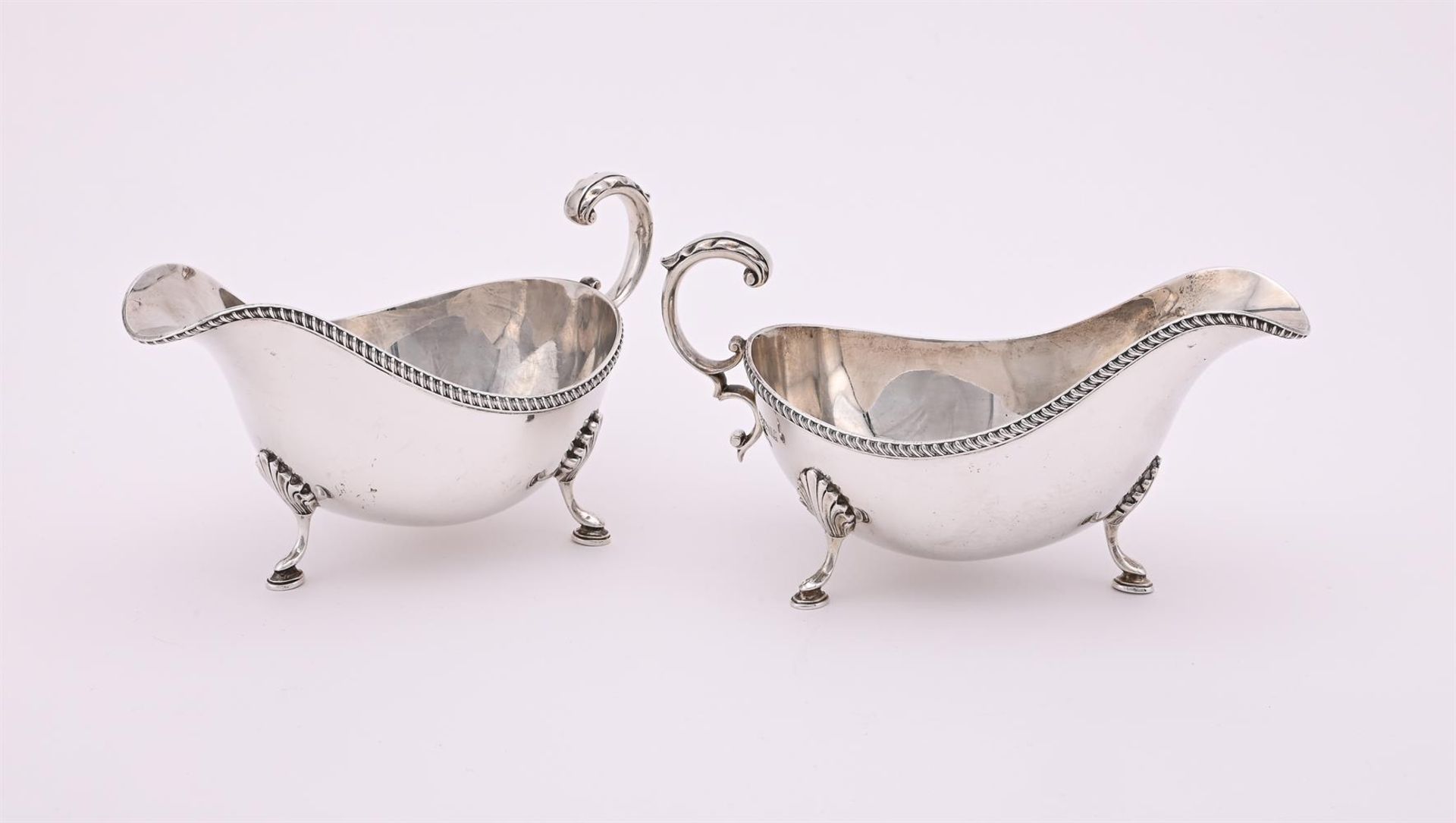 A PAIR OF SILVER OVAL SAUCE BOATS - Image 2 of 3