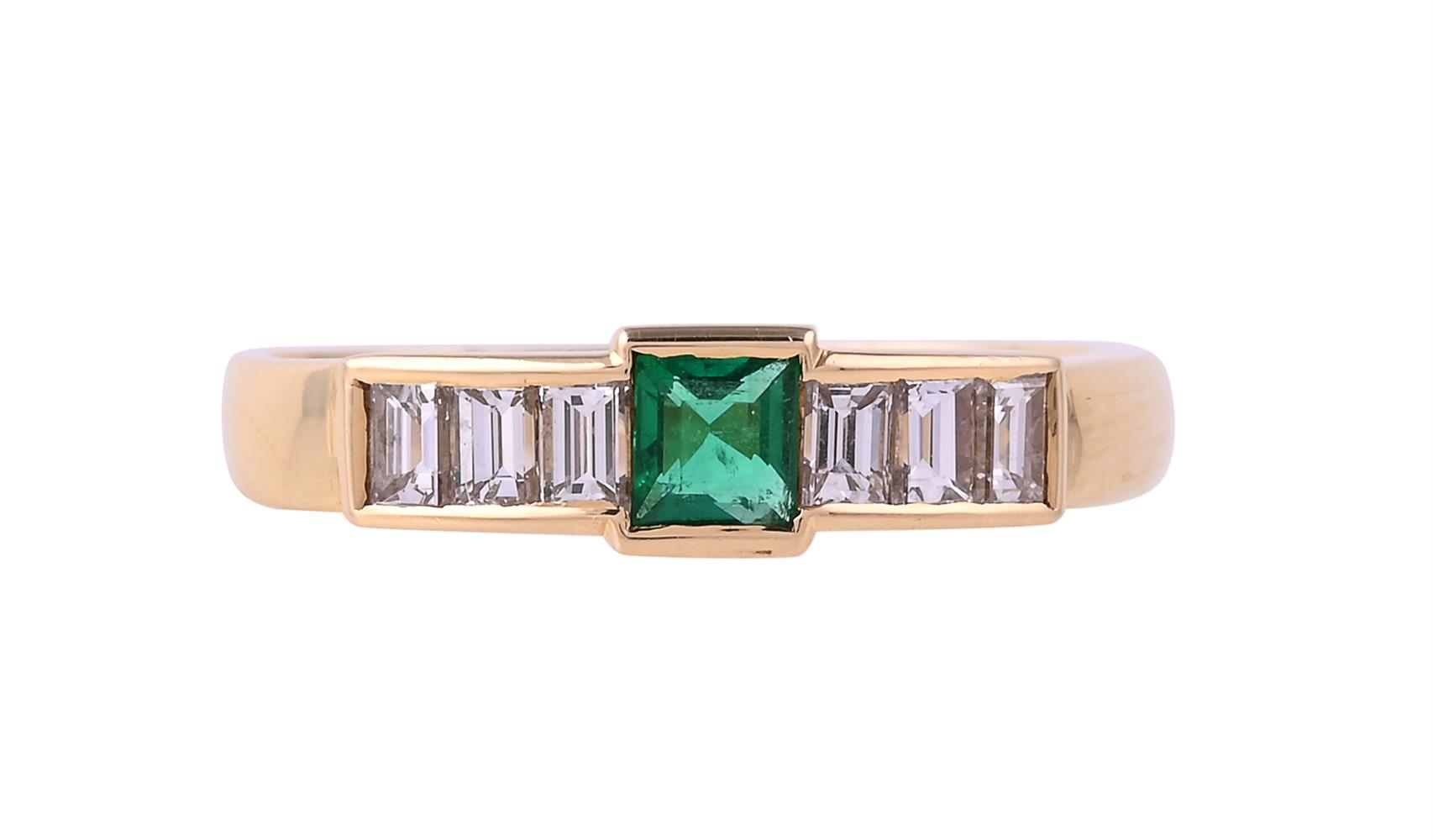 AN 18 CARAT GOLD DIAMOND AND EMERALD SEVEN STONE RING, LONDON 1994