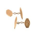 A PAIR OF 18 CARAT GOLD CUFFLINKS, CHESTER 1926