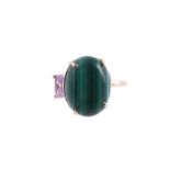 AN AMETHYST AND MALACHITE DRESS RING