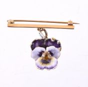 A MID VICTORIAN ENAMELLED GOLD PANSY BROOCH/PENDANT, CIRCA 1880