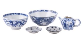 A GROUP OF CHINESE BLUE AND WHITE PORCELAIN