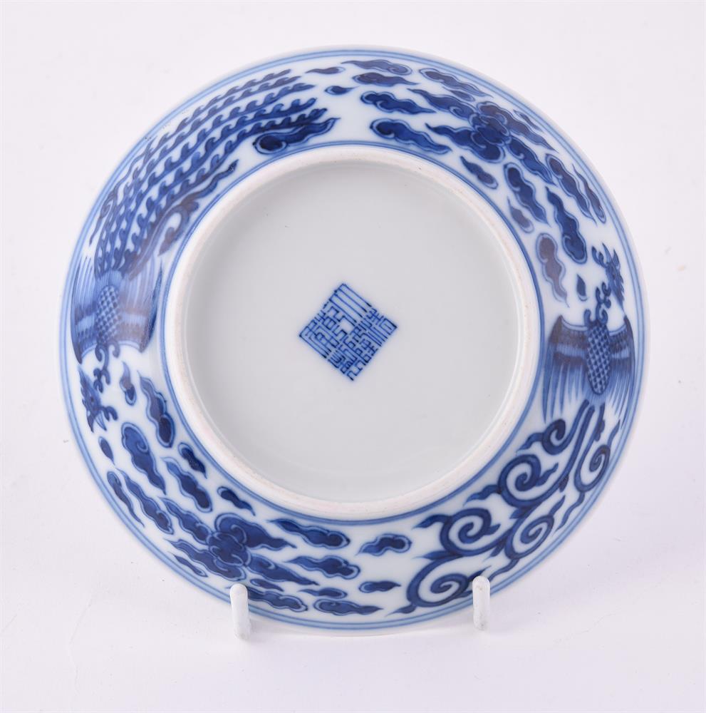 A CHINESE BLUE AND WHITE 'PHOENIX' DISH - Image 2 of 2