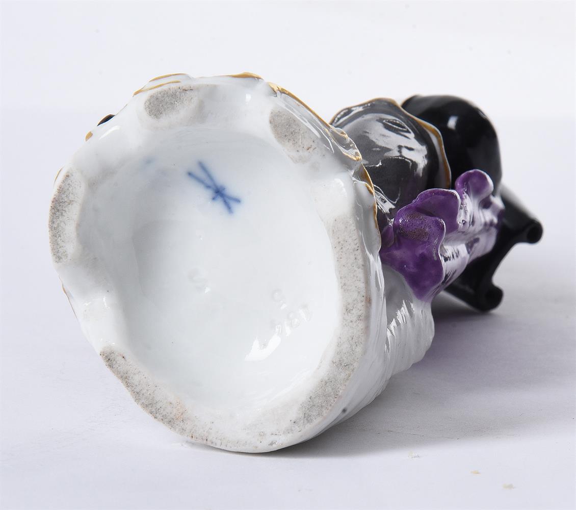 A SAMSON PORCELAIN COMMEDIA DELL'ARTE FIGURE - Image 3 of 3