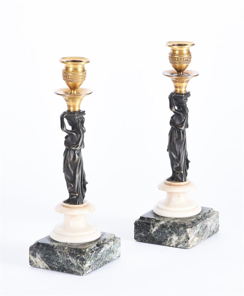 A PAIR OF NORTH EUROPEAN BRONZE, WHITE, AND VARIAGATED MARBLE CANDLESTICKS - Image 2 of 2