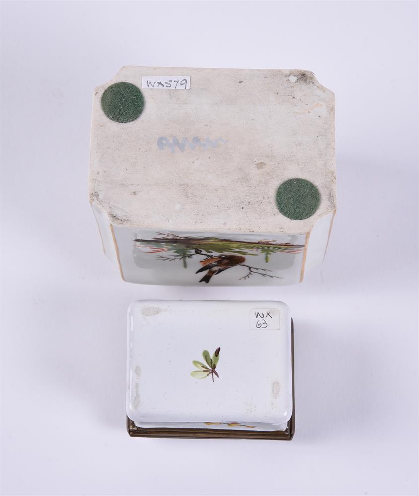 A GERMAN PORCELAIN SHAPED RECTANGULAR SECTION TEA CANISTER - Image 5 of 5