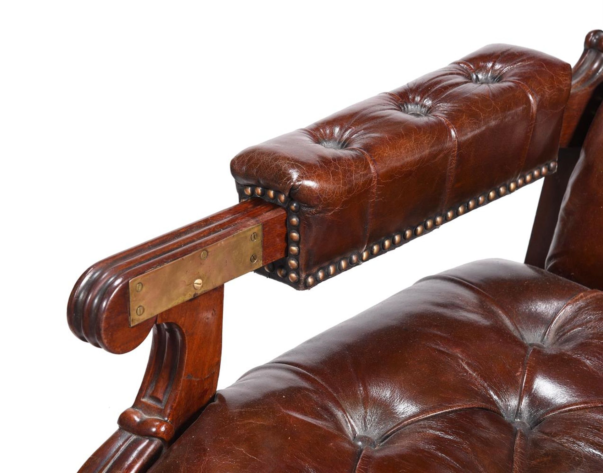 A WILLIAM IV MAHOGANY 'DAWS PATENT' RECLINING LEATHER ARMCHAIR - Image 4 of 6