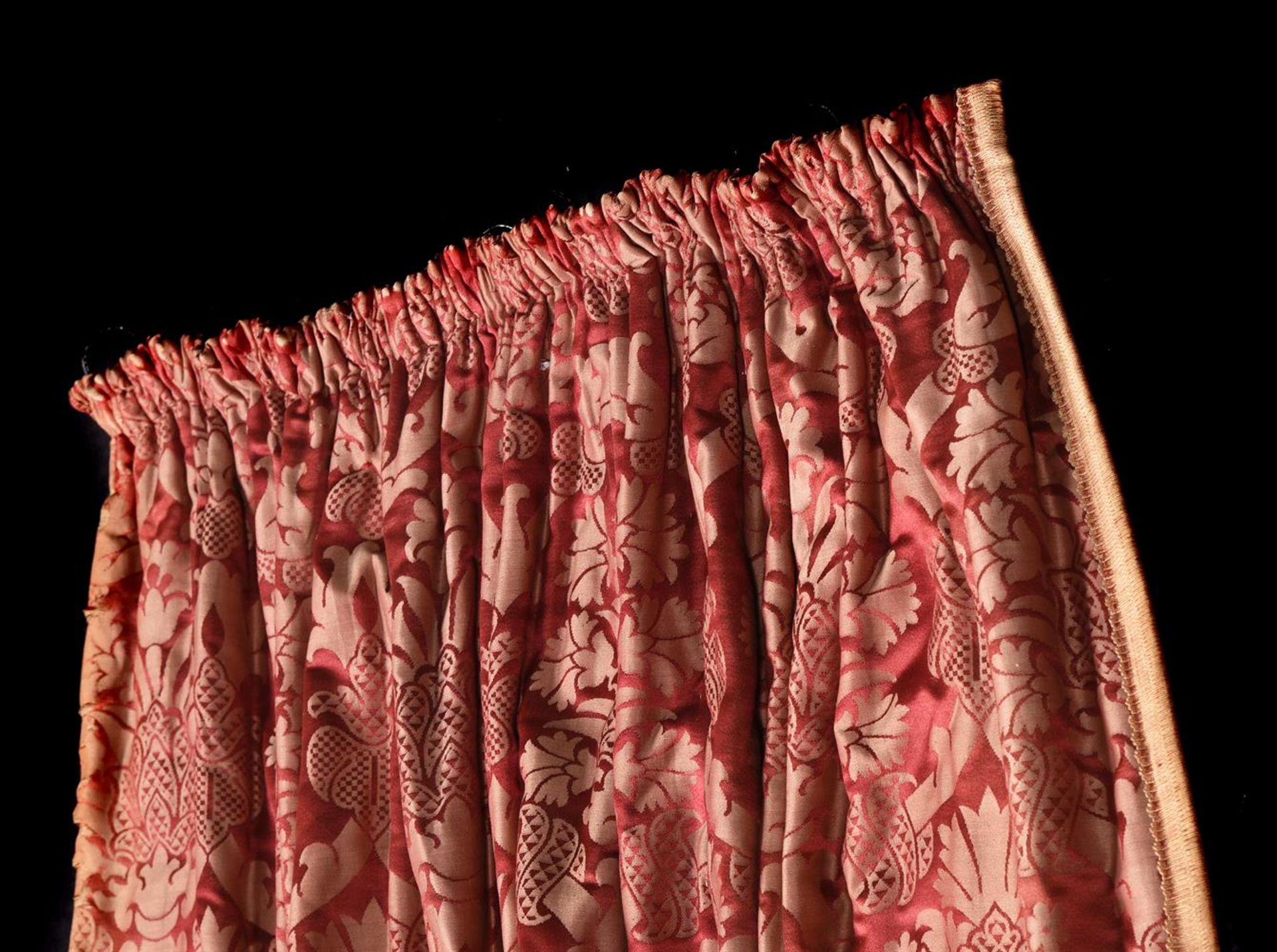 A PAIR OF GOLD AND CERISE SILK DAMASK CURTAINS - Image 2 of 2