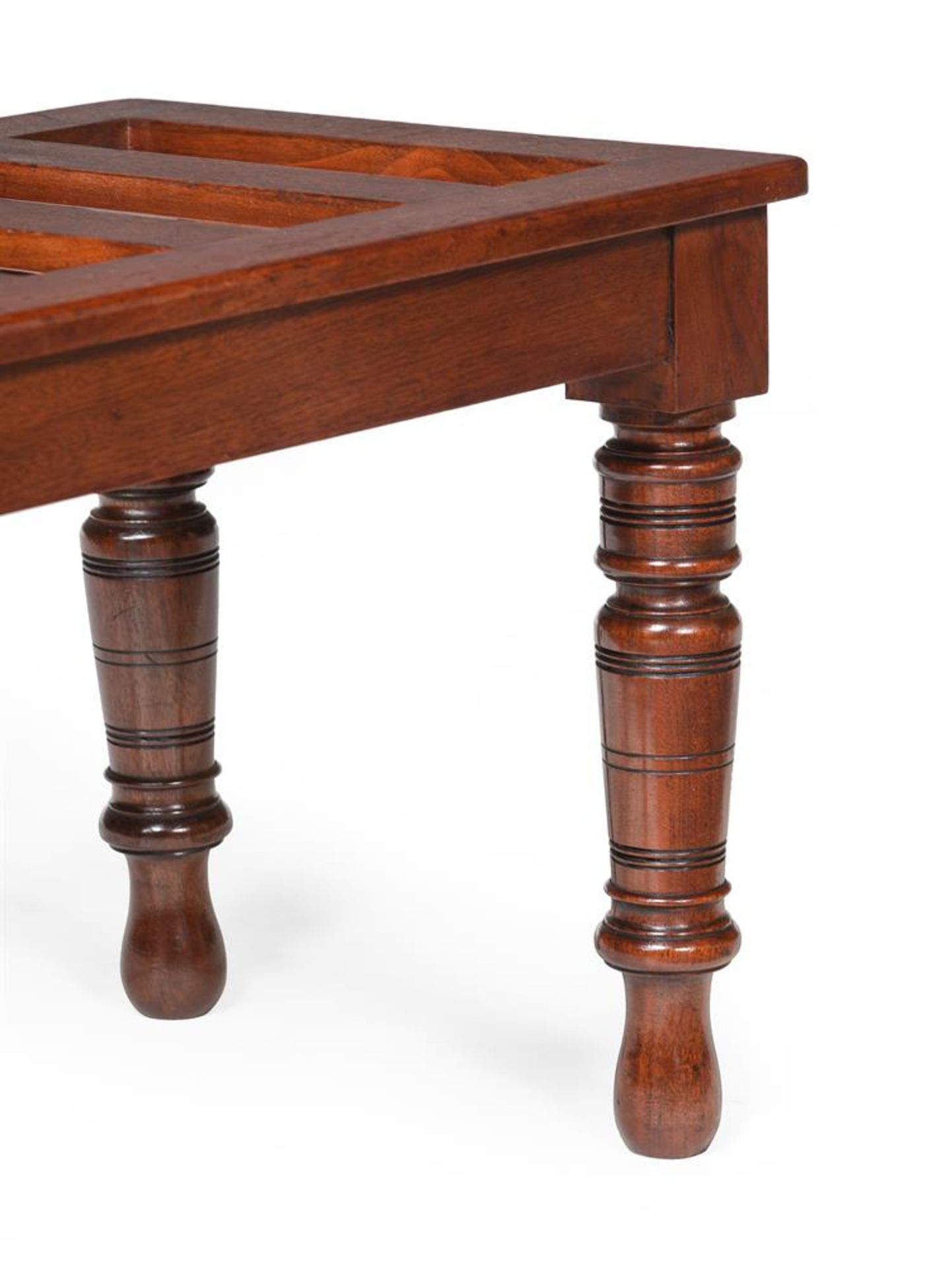 A LATE VICTORIAN MAHOGANY LUGGAGE STAND - Image 3 of 3