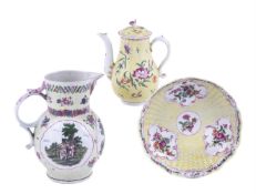 THREE ITEMS OF WORCESTER YELLOW-GROUND PORCELAIN