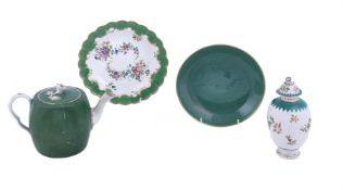 A WORCESTER GREEN-GROUND AND GILT PLATE OF 'MARCHIONESS OF HUNTLY' TYPE
