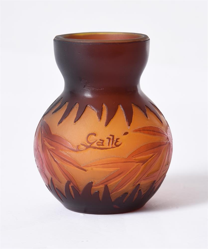 A CAMEO GLASS VASE IN THE MANNER OF GALLE - Image 2 of 3