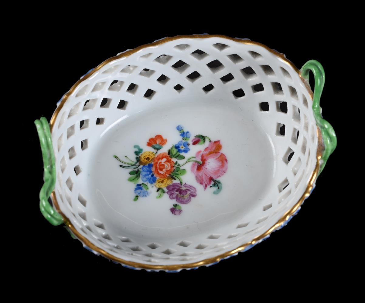 THREE ITEMS OF MEISSEN - Image 3 of 4