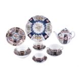 A SELECTION OF WORCESTER KAKIEMON STYLE PORCELAIN