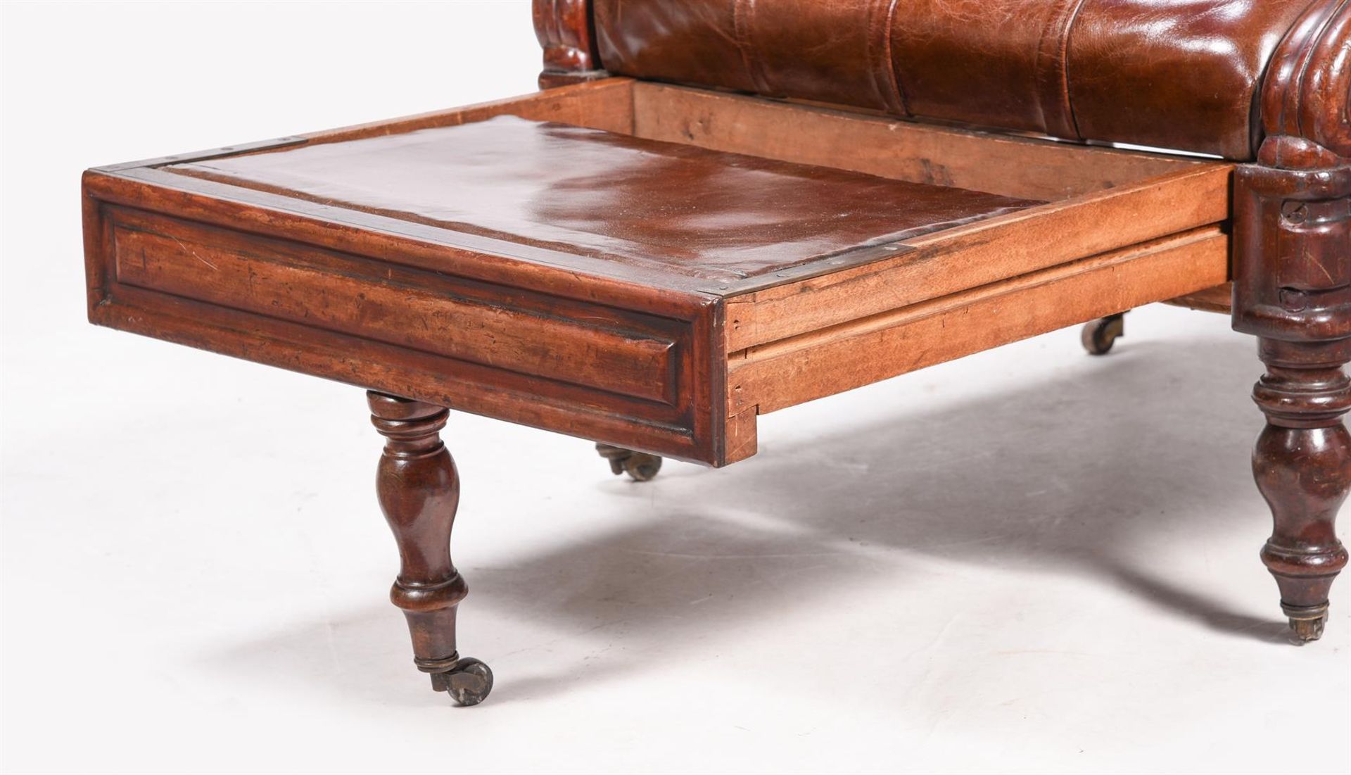 A WILLIAM IV MAHOGANY 'DAWS PATENT' RECLINING LEATHER ARMCHAIR - Image 3 of 6