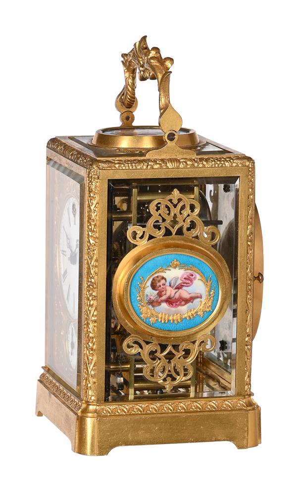 AN UNUSUAL FRENCH PORCELAIN PANEL MOUNTED GILT BRASS ALARM CARRIAGE CLOCK IN A ONE-PIECE CASE - Image 2 of 8