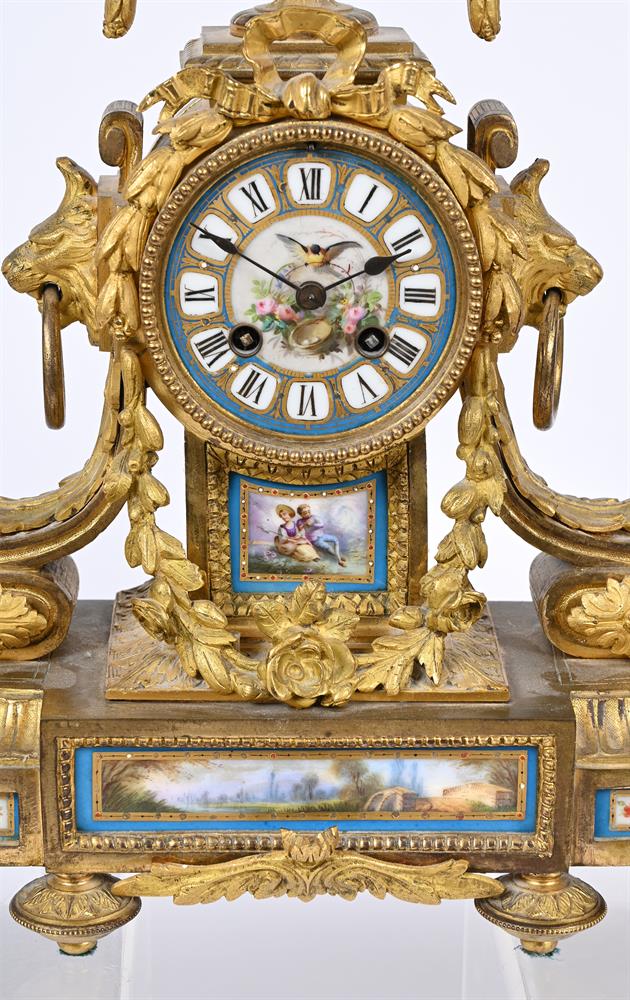 A FRENCH SEVRES STYLE PORCELAIN INSET ORMOLU MANTEL CLOCK - Image 2 of 4