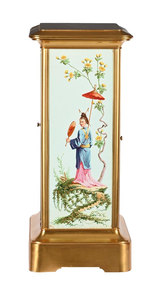 A FRENCH GILT BRASS MANTEL CLOCK INSET WITH CHINOISERIE PORCELAIN PANELS - Image 3 of 5