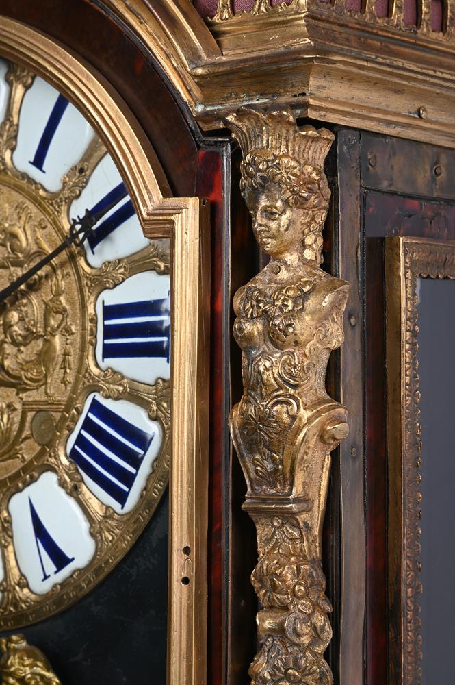 Y A FRENCH LOUIS XIV ORMOLU MOUNTED BOULLE BRACKET CLOCK CASE AND DIAL - Image 2 of 4