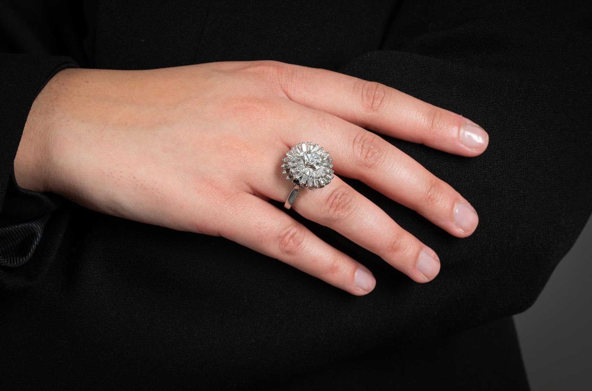 A DIAMOND CLUSTER DRESS RING - Image 3 of 3