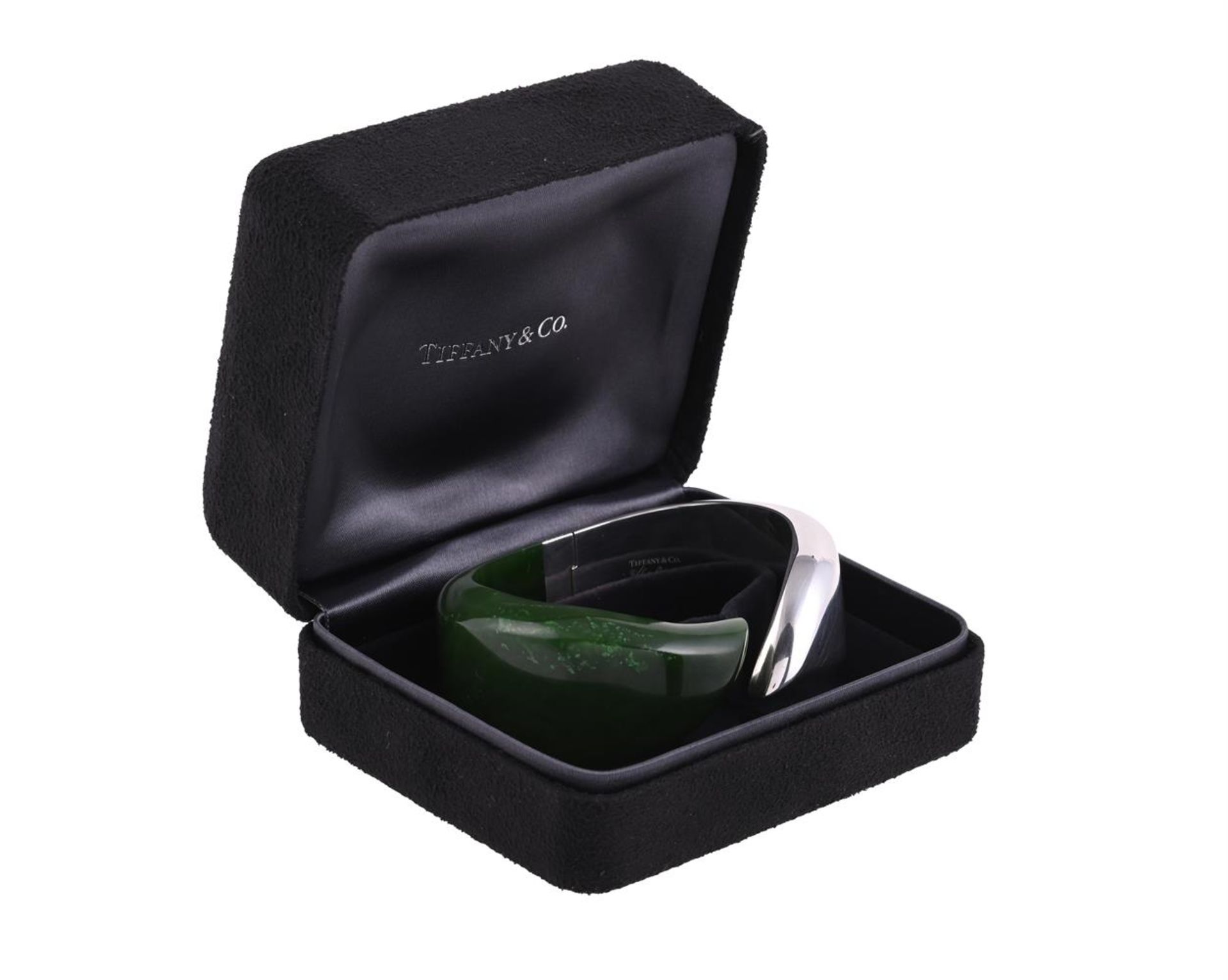 ELSA PERETTI FOR TIFFANY & CO., FEATHER CUFF, A GREEN NEPHRITE JADE AND SILVER HINGED BANGLE - Image 4 of 6