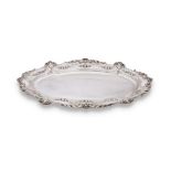 AN AMERICAN SILVER COLOURED SHAPED OVAL SERVING DISH
