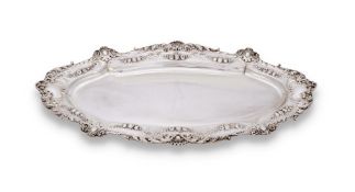 AN AMERICAN SILVER COLOURED SHAPED OVAL SERVING DISH