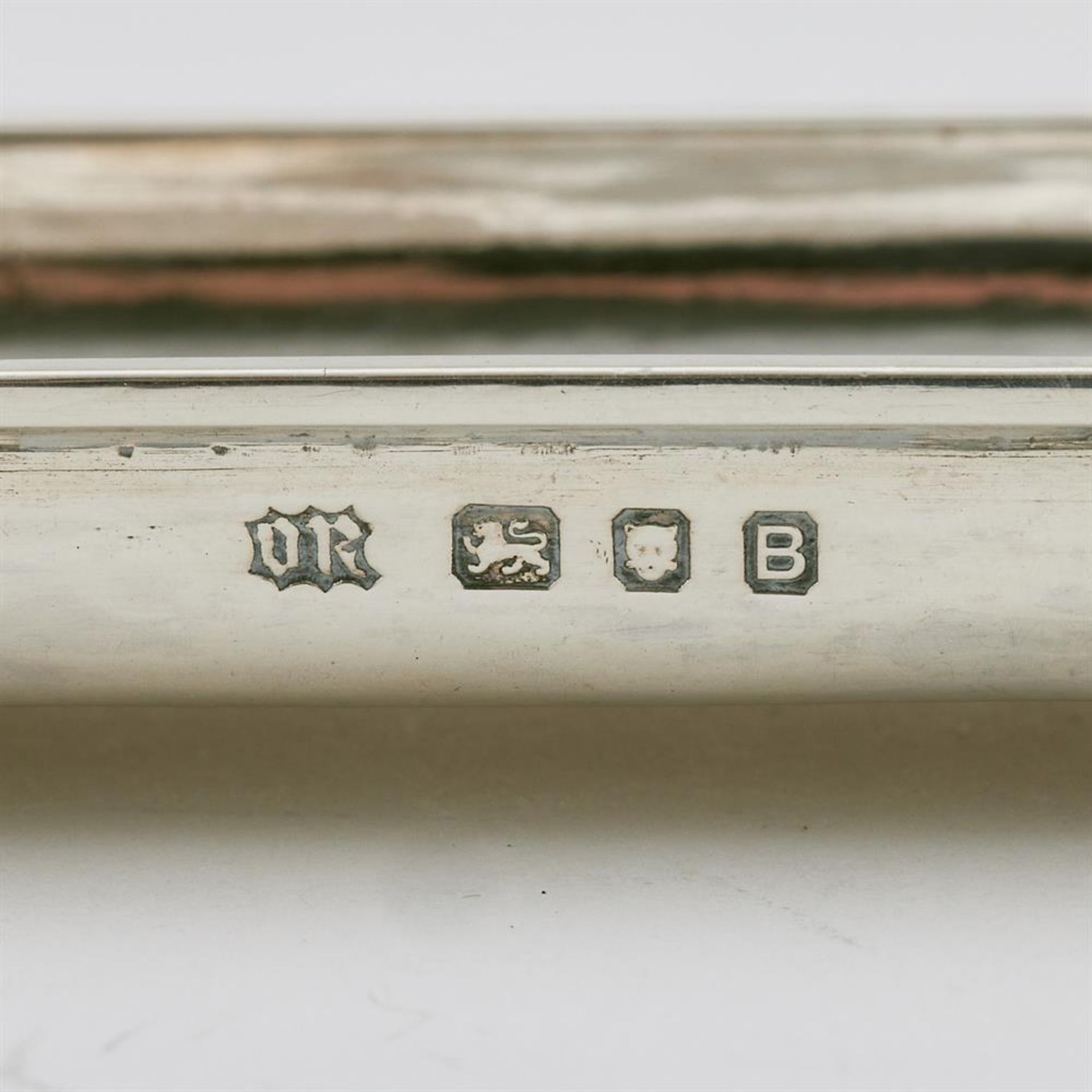 A SILVER COLOURED DIP PEN AND SILVER OBLONG TRAY - Image 2 of 3