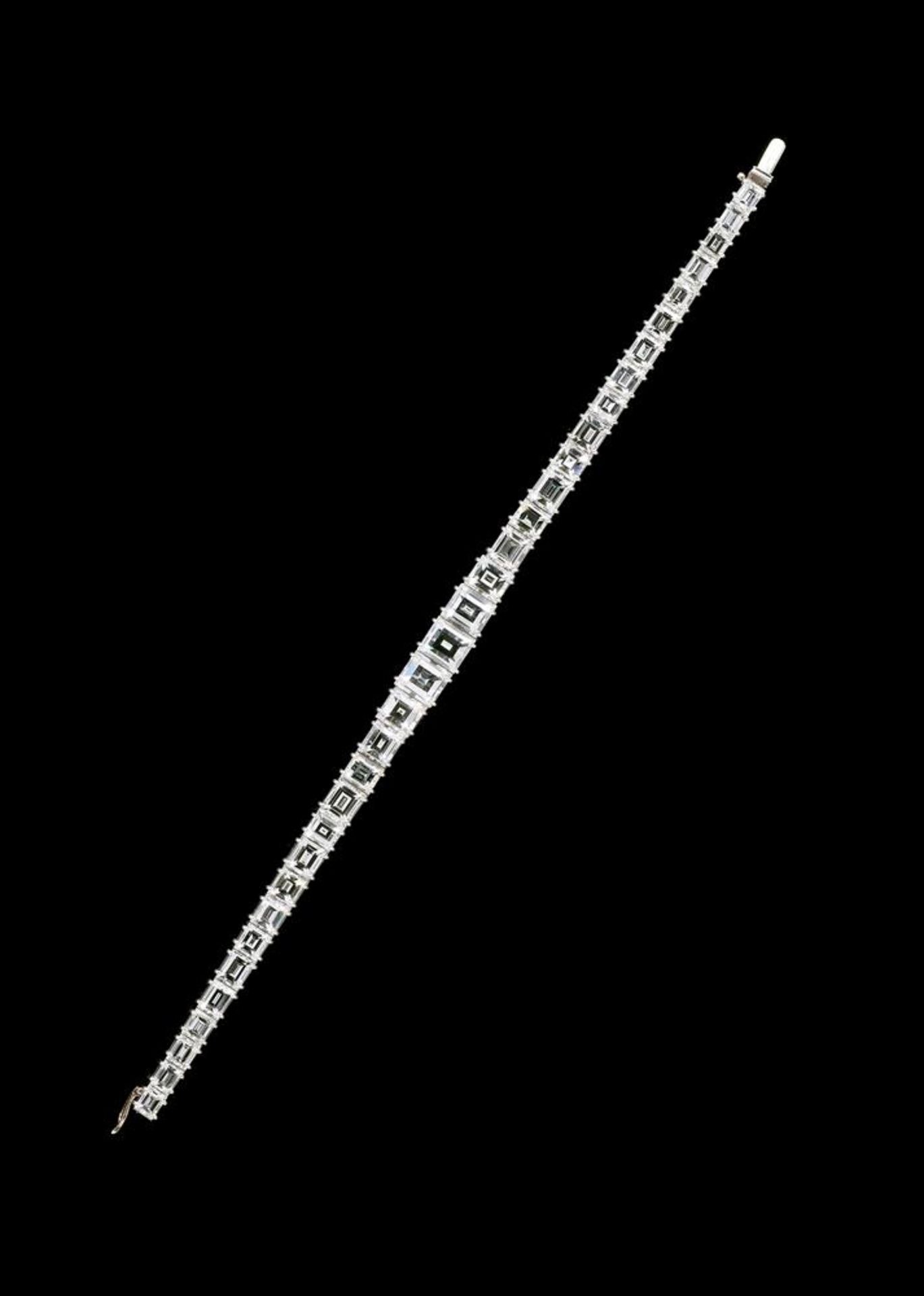 A DIAMOND BRACELET - Image 2 of 5