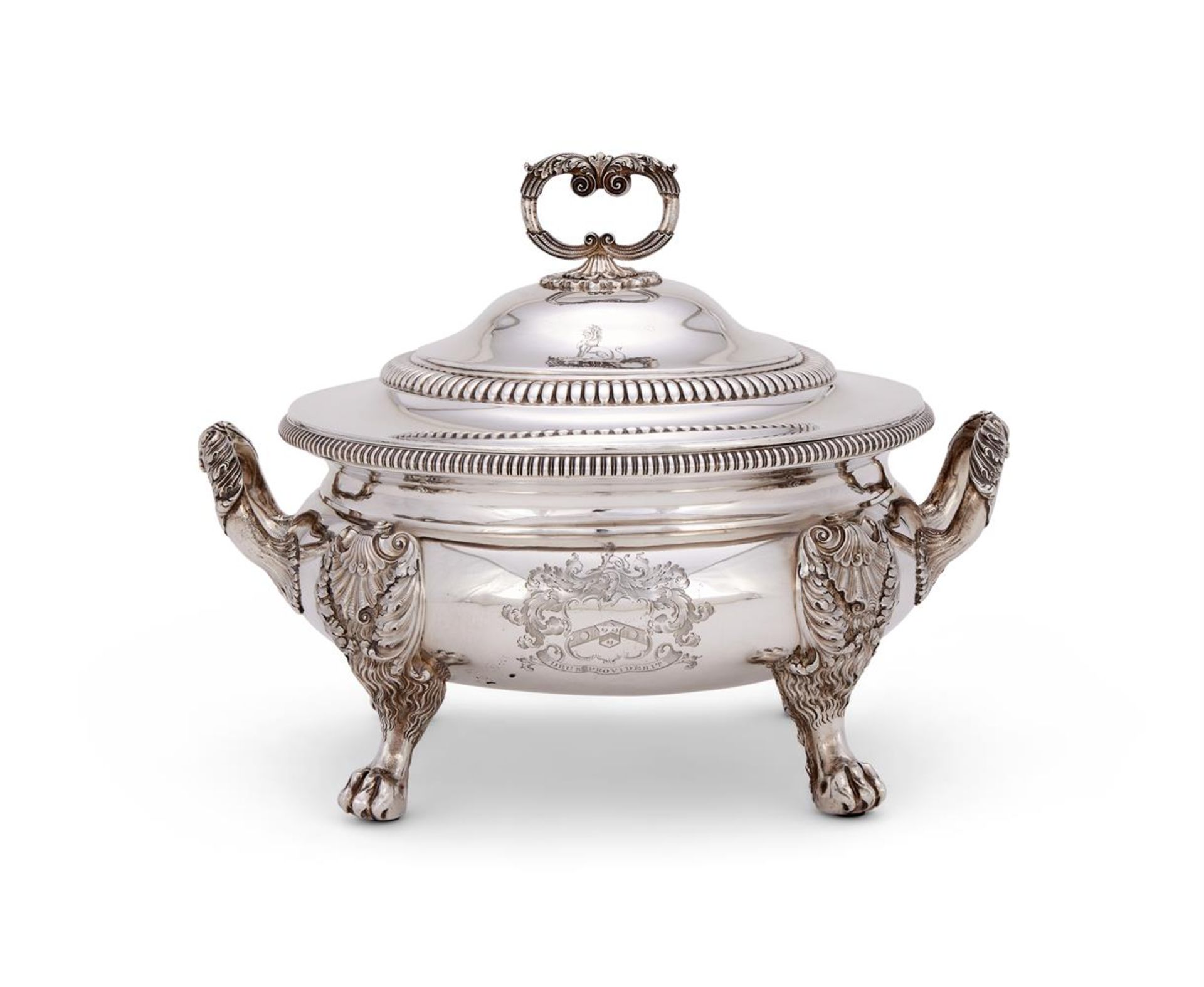 A GEORGE III SILVER CIRCULAR SOUP TUREEN AND COVER - Image 2 of 3