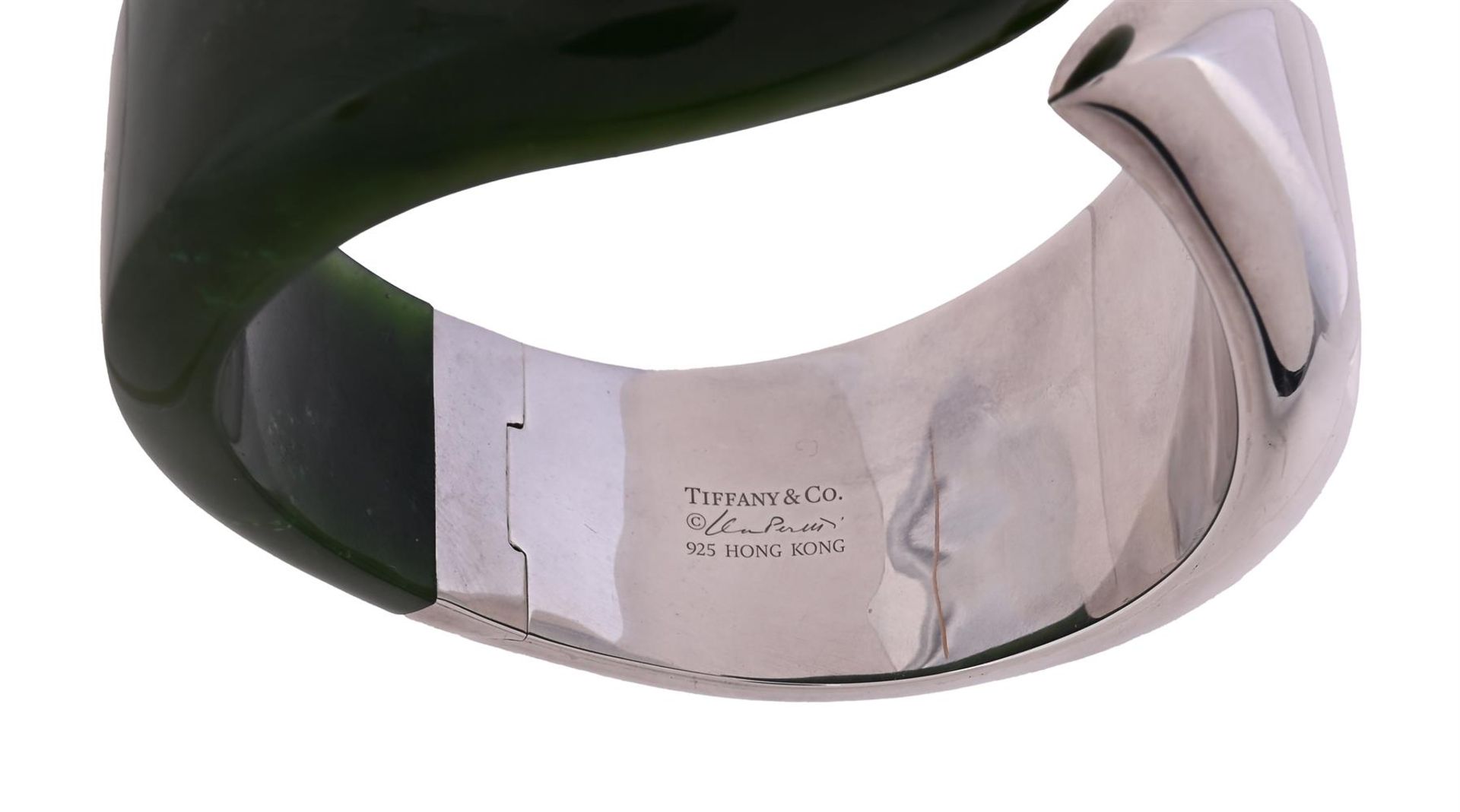 ELSA PERETTI FOR TIFFANY & CO., FEATHER CUFF, A GREEN NEPHRITE JADE AND SILVER HINGED BANGLE - Image 3 of 6