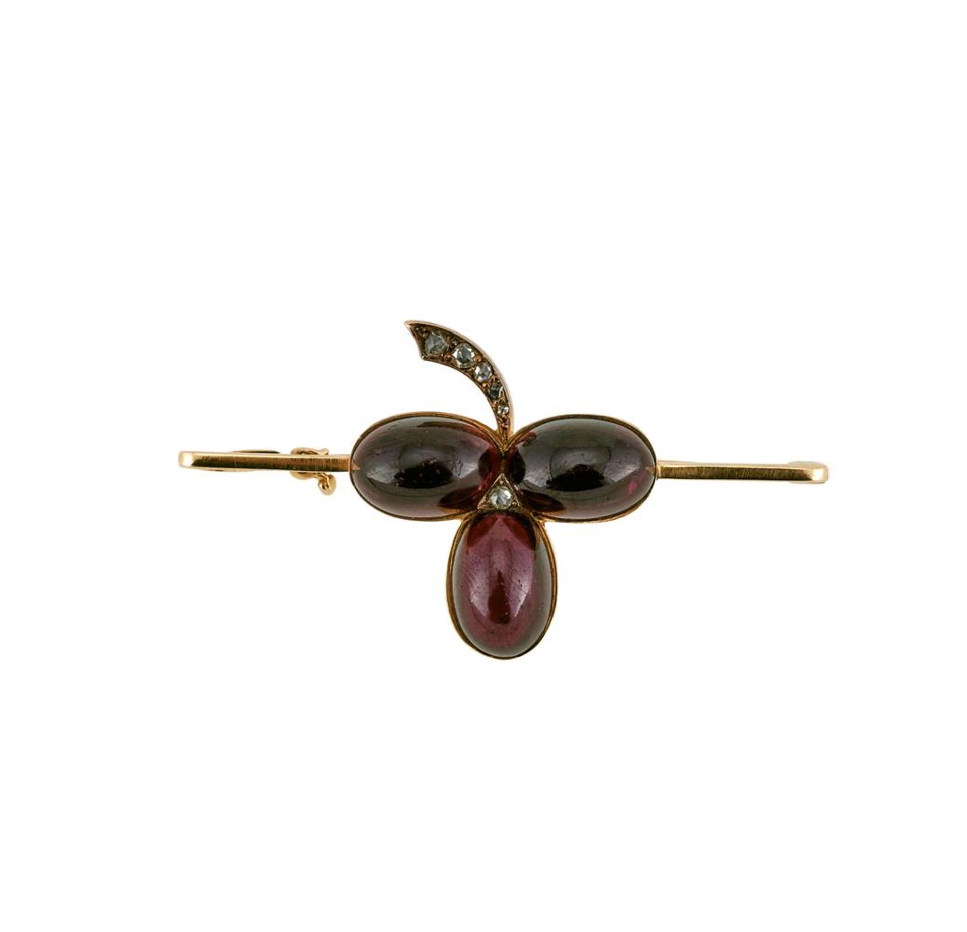 A 19TH CENTURY AND LATER GARNET AND DIAMOND CLOVER BROOCH