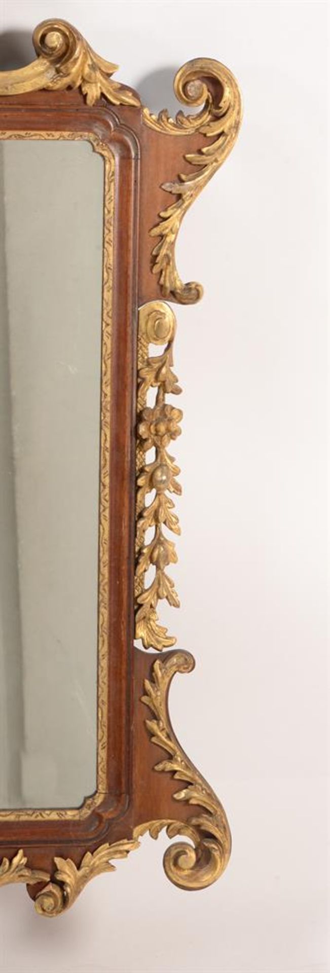 A MAHOGANY AND GILTWOOD OVERMANTEL WALL MIRROR, SECOND HALF 19TH CENTURY - Image 4 of 6