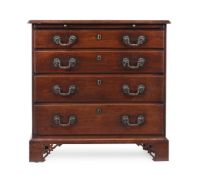 A GEORGE III MAHOGANY CHEST OF DRAWERS, CIRCA 1780