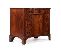 A FINE GEORGE III MAHOGANY SERPENTINE FRONTED COMMODE, IN THE MANNER OF WRIGHT & ELWICK, CIRCA 1770