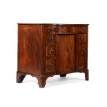 A FINE GEORGE III MAHOGANY SERPENTINE FRONTED COMMODE, IN THE MANNER OF WRIGHT & ELWICK, CIRCA 1770