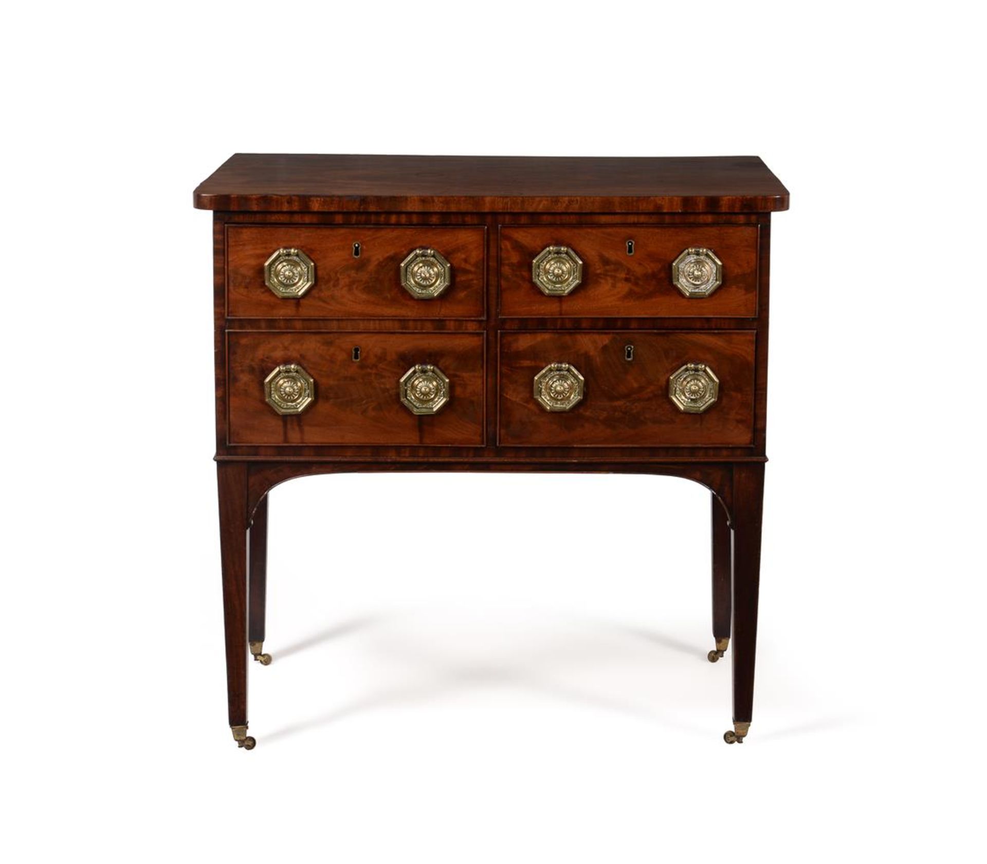 AN UNUSUAL GEORGE III MAHOGANY CHEST OF DRAWERS, CIRCA 1790 - Image 4 of 5