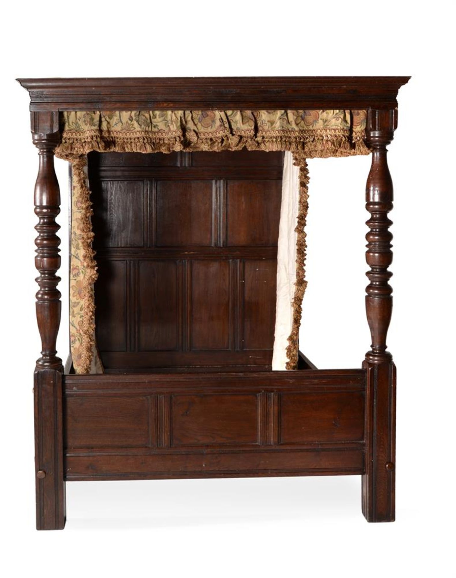 AN OAK FOUR POST BED, IN THE STUART MANNER, COMPLETE WITH HANGINGS, IN 17TH CENTURY STYLE - Image 3 of 9