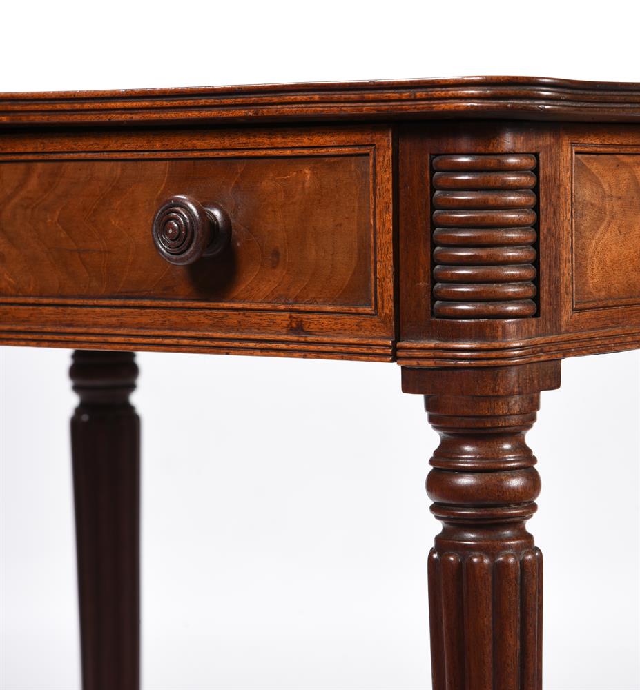 A REGENCY MAHOGANY CHAMBER TABLE, ATTRIBUTED TO GILLOWS, CIRCA 1820 - Image 5 of 5