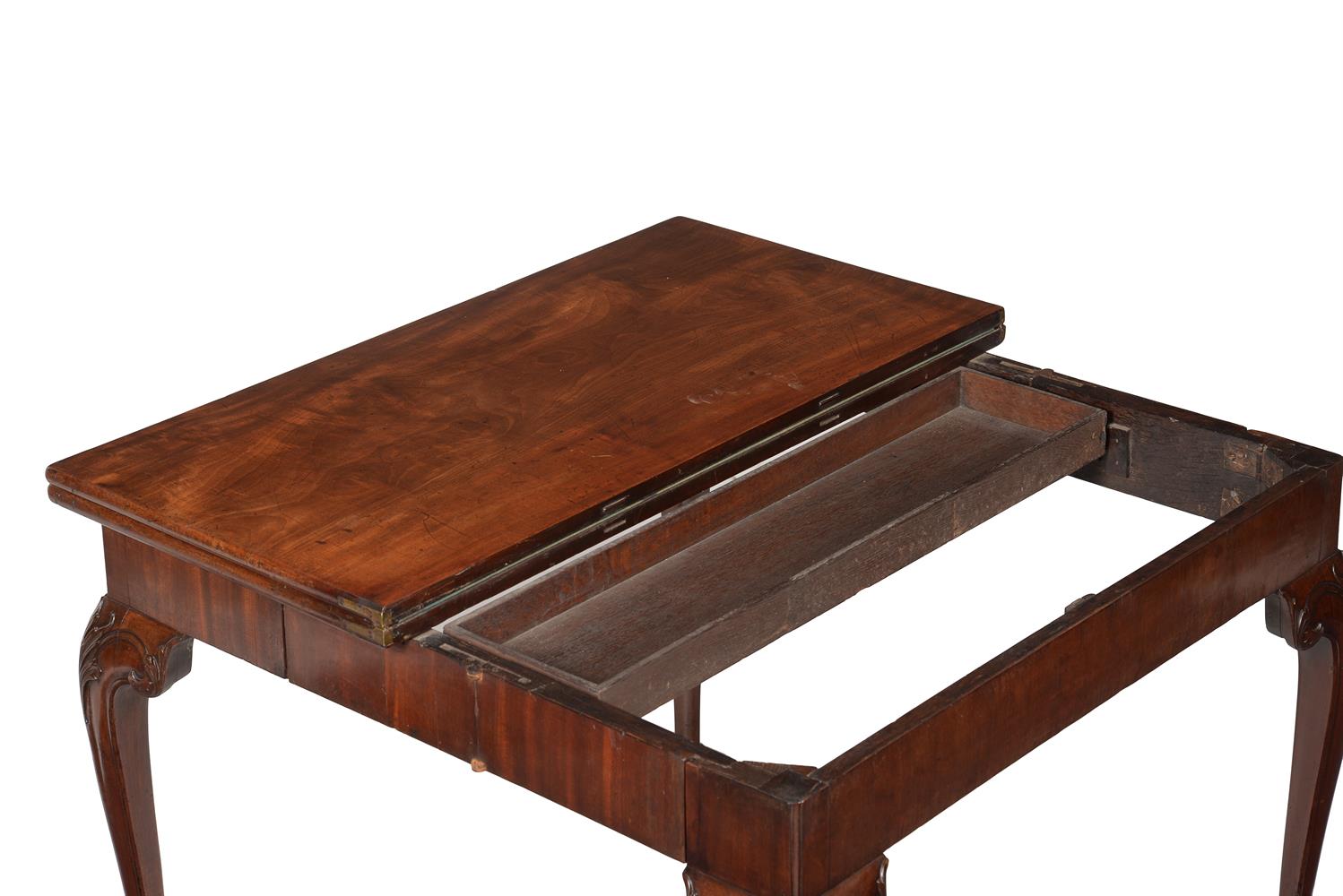 A GEORGE III MAHOGANY CONCERTINA ACTION FOLDING CARD TABLE, CIRCA 1765 - Image 5 of 7