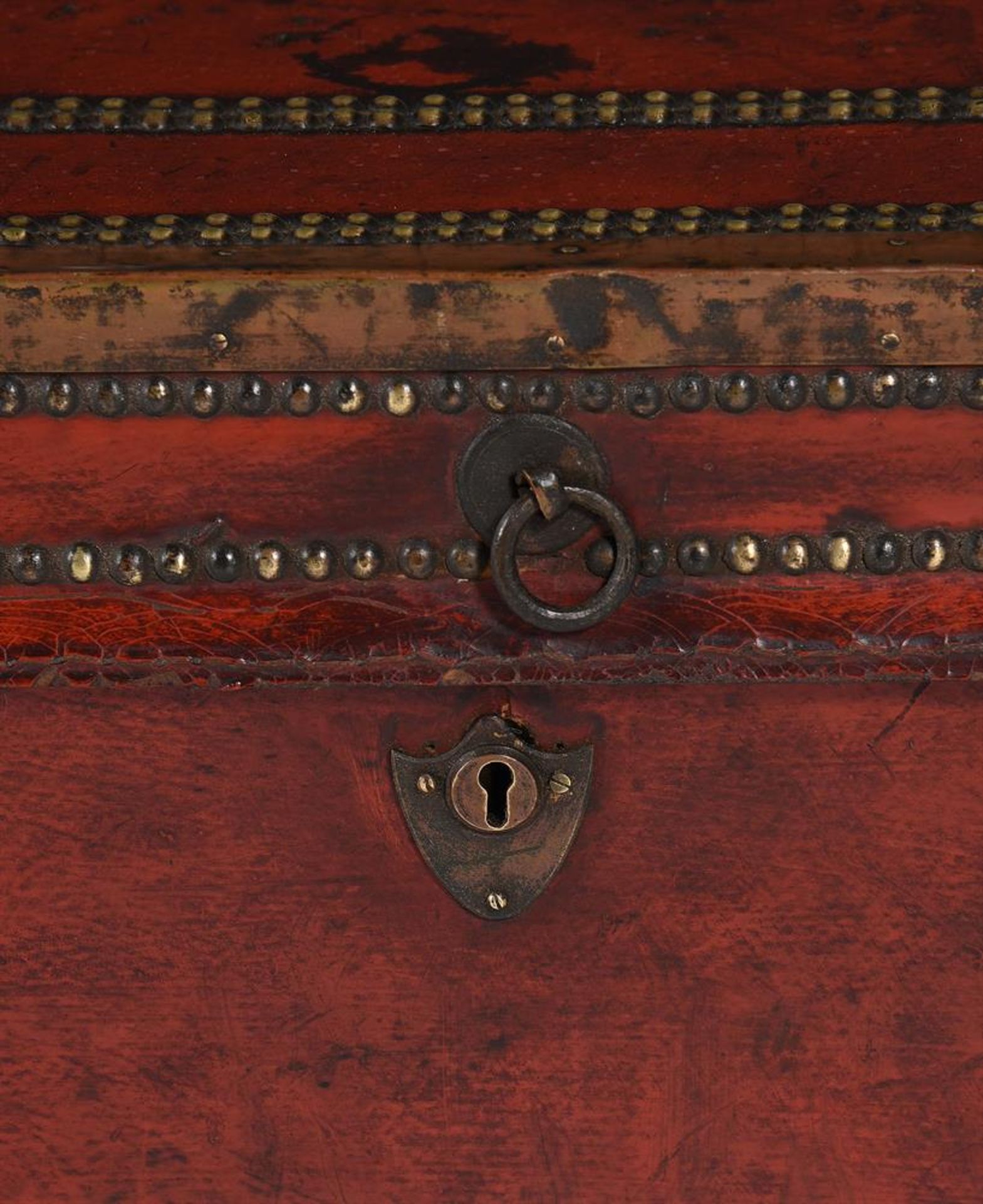 A CHINESE EXPORT RED LEATHER, BRASS BOUND AND STUDDED TRUNK, 19TH CENTURY - Image 3 of 8