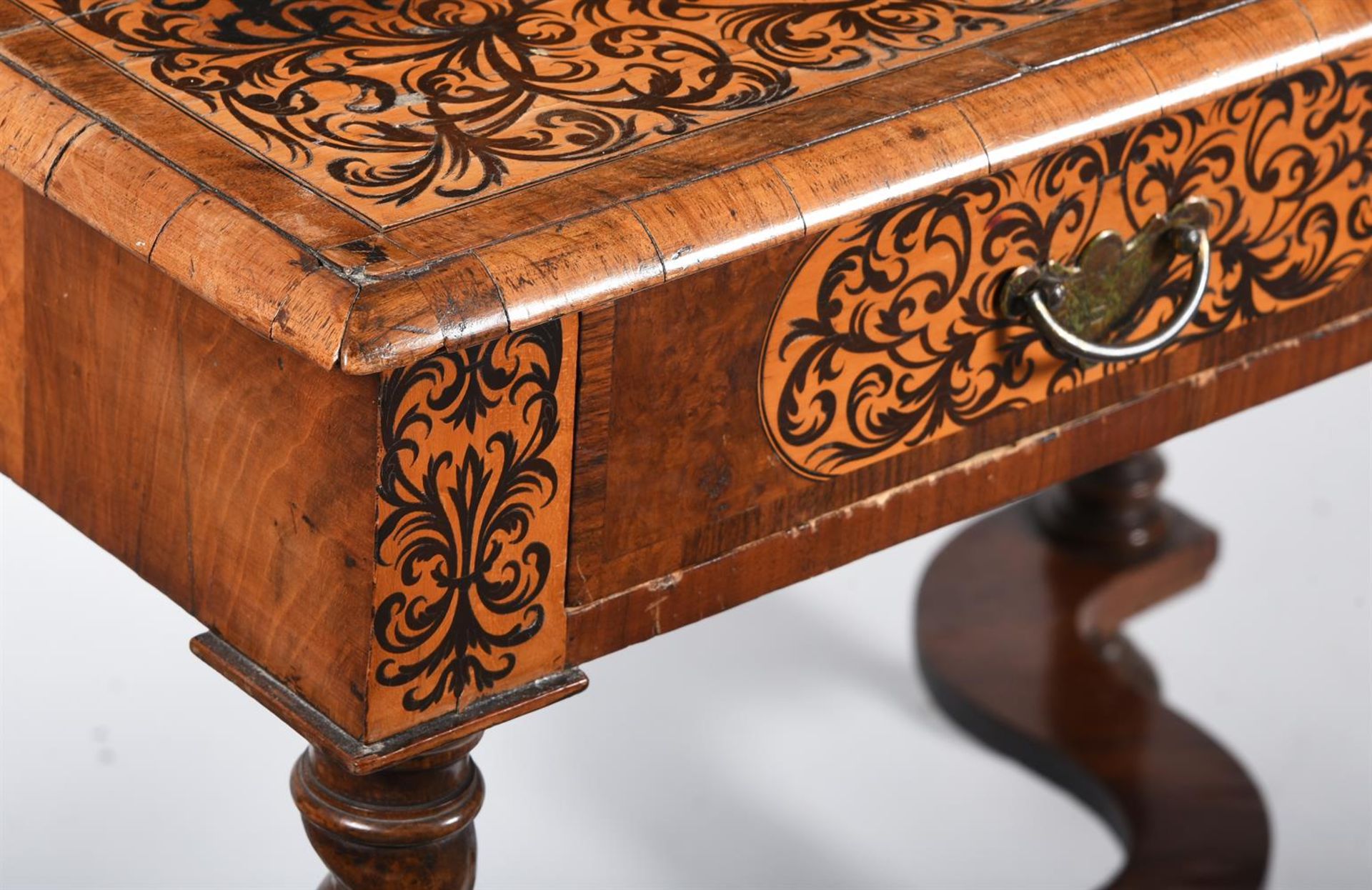 A FIGURED WALNUT AND SEAWEED MARQUETRY SIDE TABLE, CIRCA 1690 AND LATER - Image 5 of 5