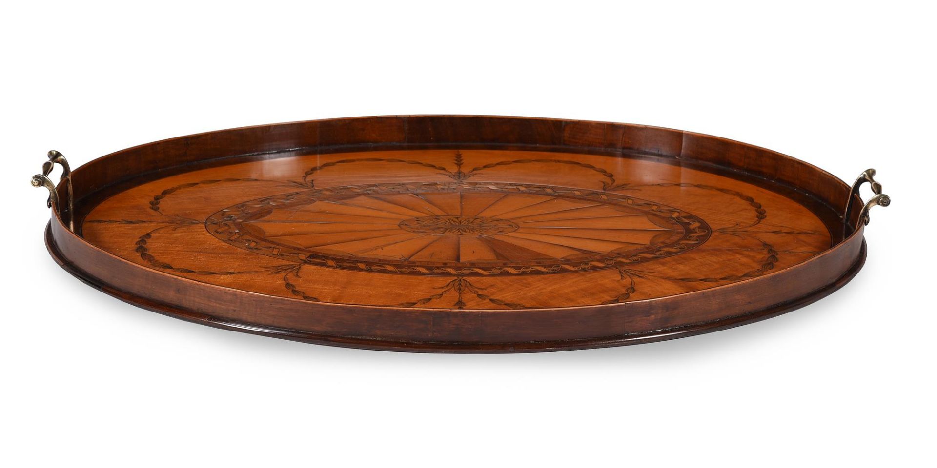 A GEORGE III SATINWOOD AND MARQUETRY INLAID OVAL TRAY, ATTRIBUTED TO GILLOWS, CIRCA 1780 - Bild 4 aus 4