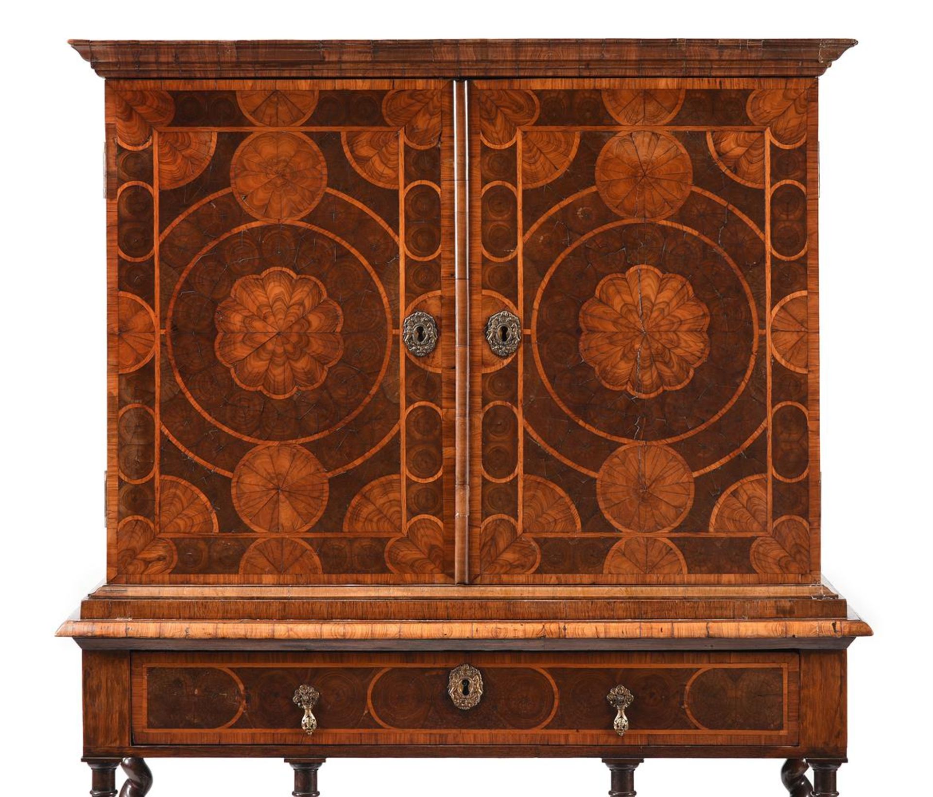 Y A WILLIAM & MARY ROSEWOOD, KINGWOOD AND OLIVEWOOD OYSTER VENEERED CABINET ON STAND, CIRCA 1690 - Bild 3 aus 11