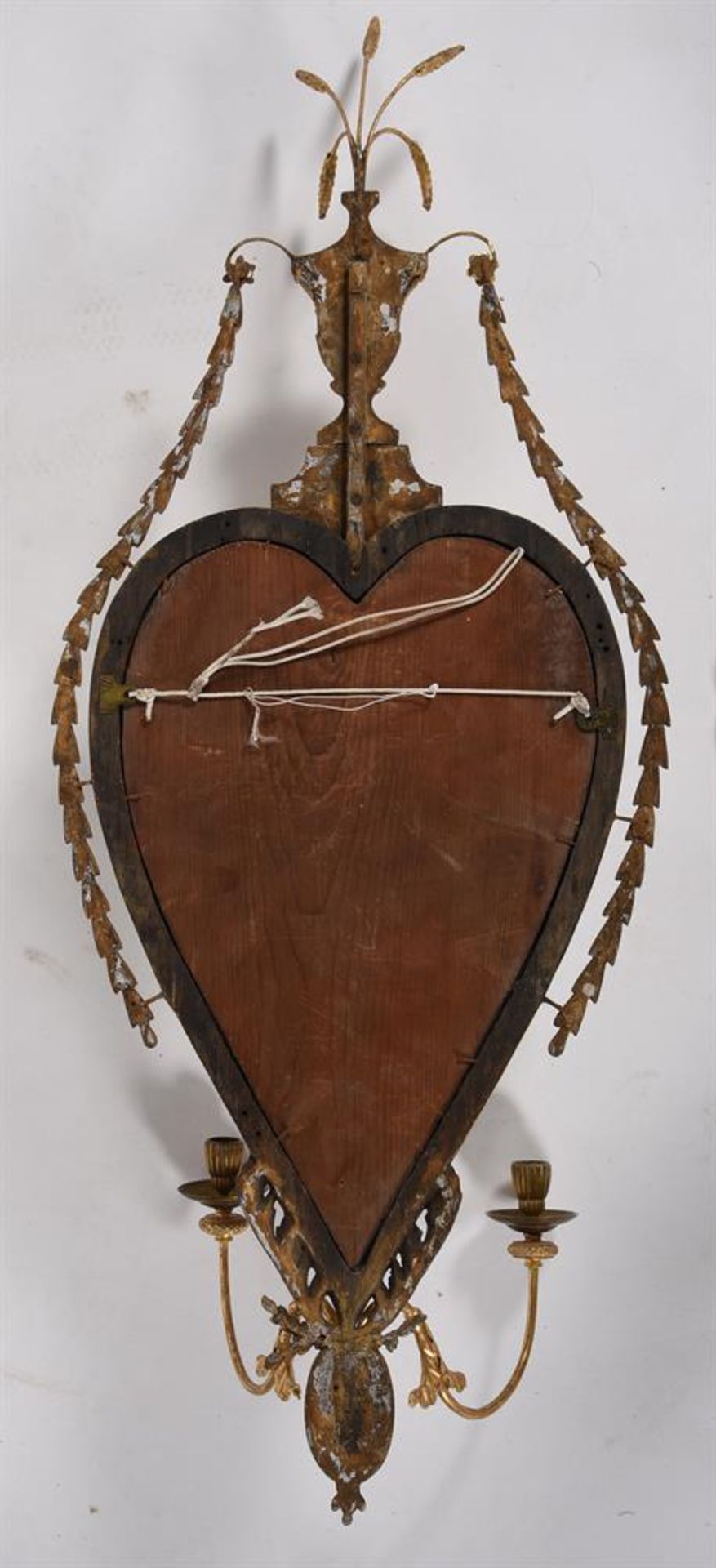 A GEORGE III GILTWOOD HEART SHAPED GIRANDOLE MIRROR, LATE 18TH/EARLY 19TH CENTURY - Image 6 of 6